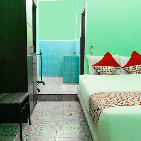 Oyo 3095 Semarapura Homestay Makasar Exteriér fotografie